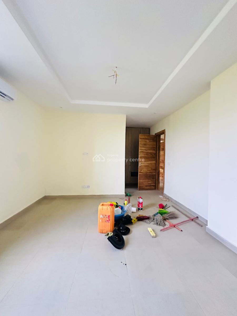 Spaciously Built 3 Bedroom with Bq, Swimming Pool and Gym, Lekki Phase 1, Lekki, Lagos, Flat / Apartment for Rent