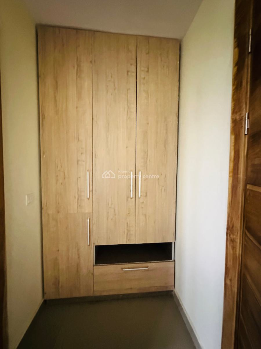 Spaciously Built 3 Bedroom with Bq, Swimming Pool and Gym, Lekki Phase 1, Lekki, Lagos, Flat / Apartment for Rent