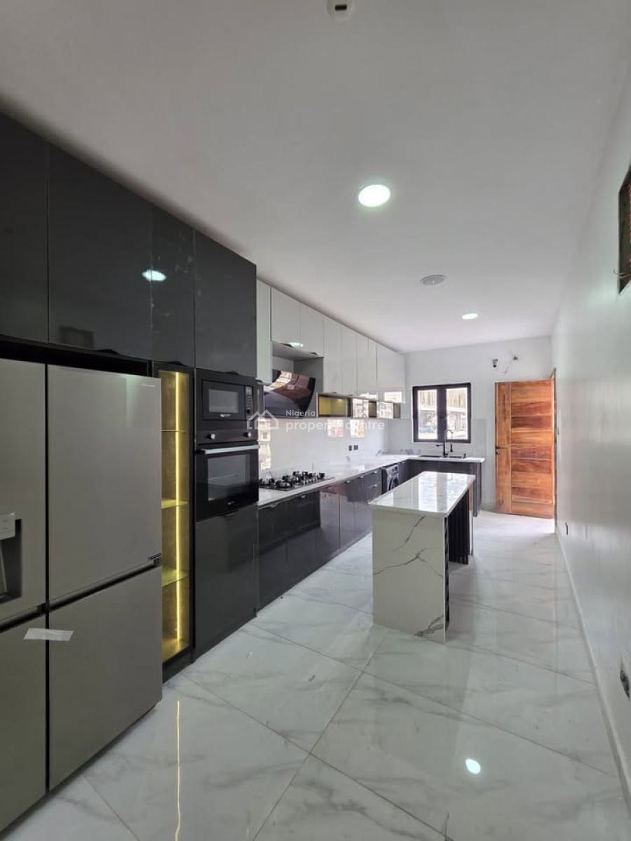 Well Finished 2 Bedroom Flat with Bq, Lekki Phase 1, Lekki, Lagos, Block of Flats for Sale