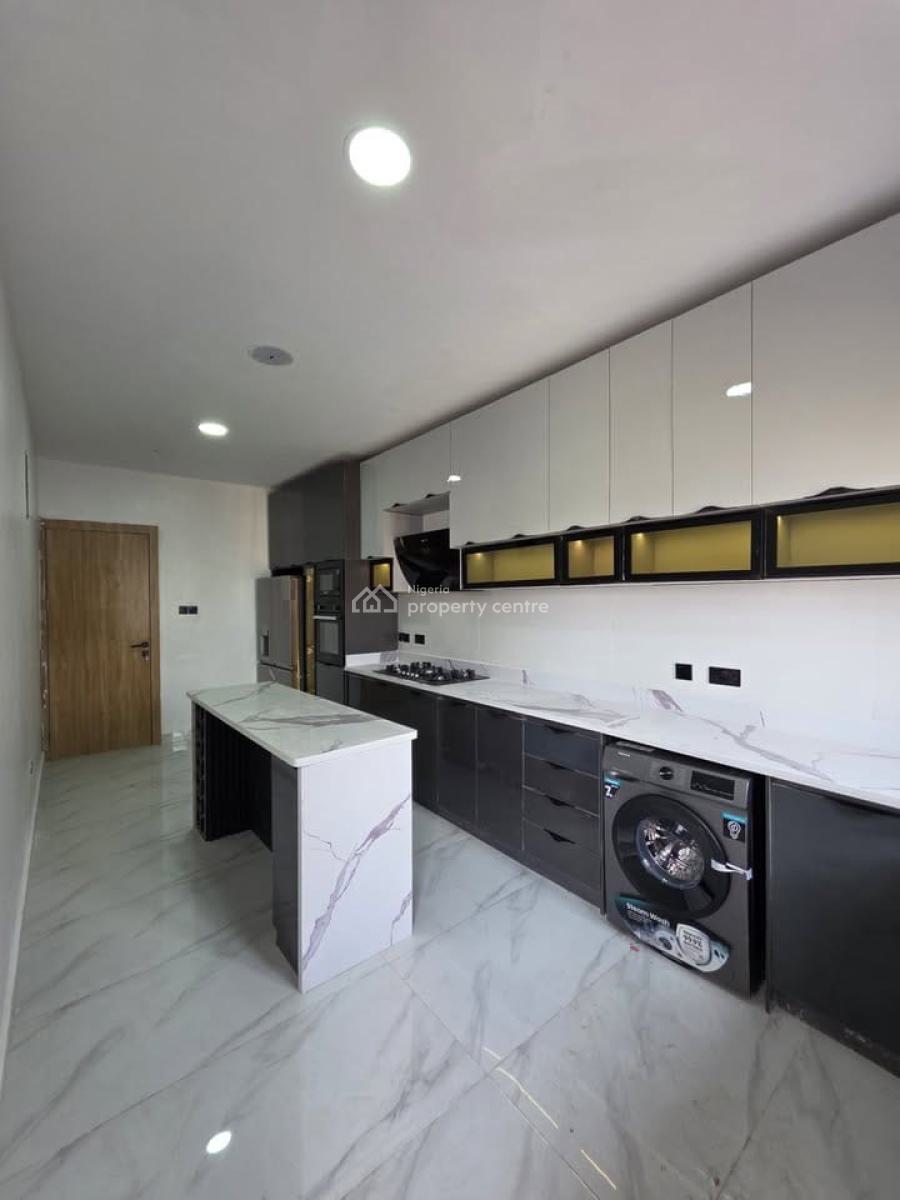 Well Finished 2 Bedroom Flat with Bq, Lekki Phase 1, Lekki, Lagos, Block of Flats for Sale