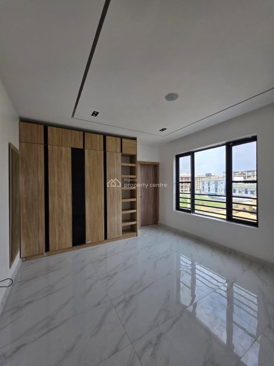 Well Finished 2 Bedroom Flat with Bq, Lekki Phase 1, Lekki, Lagos, Block of Flats for Sale