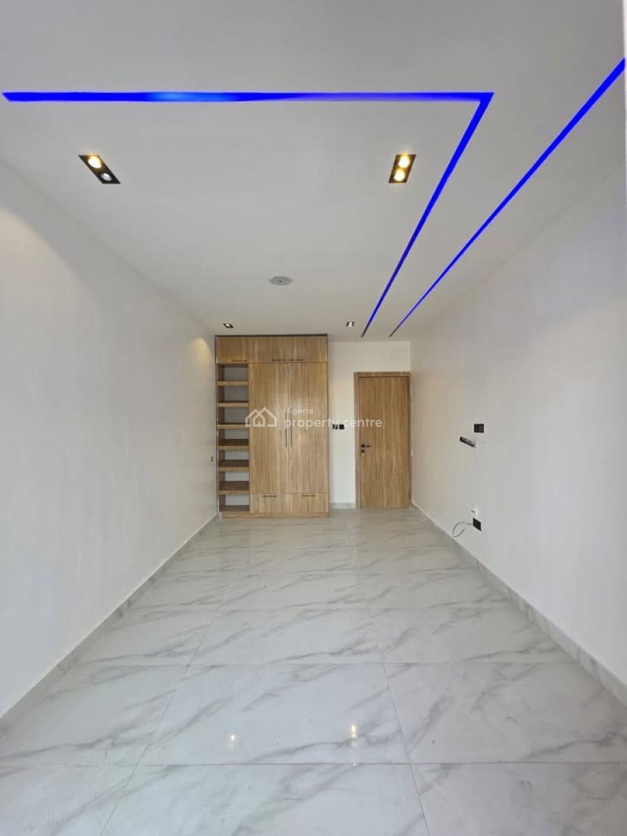 Well Finished 2 Bedroom Flat with Bq, Lekki Phase 1, Lekki, Lagos, Block of Flats for Sale