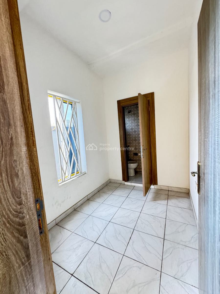 Elegant 2 Bedroom Apartment with Bq Very Spacious, Ilaje Lekki Lagos State, Lekki, Lagos, Block of Flats for Sale