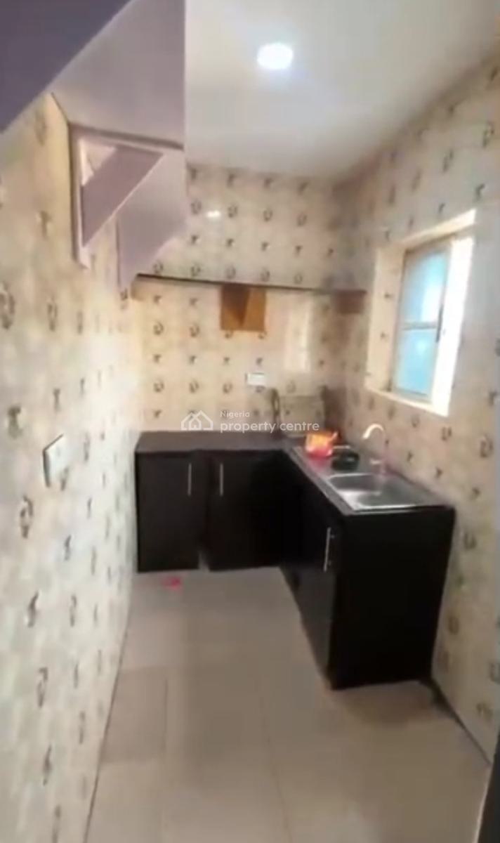 Very Decent and Spacious 2 Bedroom with Modern Facilities, Onike, Yaba, Lagos, Flat / Apartment for Rent