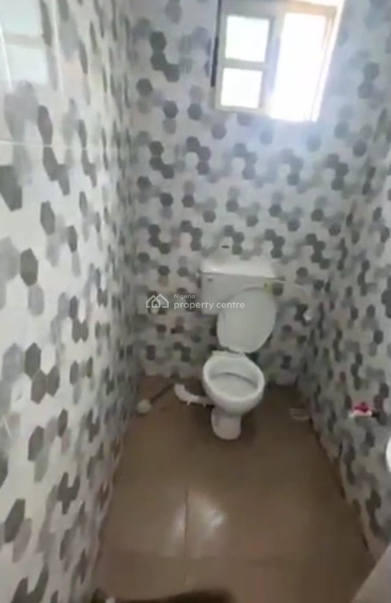 Very Decent and Spacious 2 Bedroom with Modern Facilities, Onike, Yaba, Lagos, Flat / Apartment for Rent