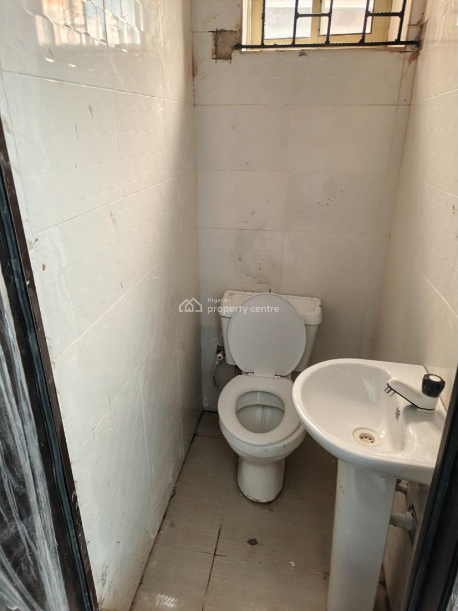 Letting!!!  Mini Flat  in a Call to Access Estate, Osapa, Lekki, Lagos, Mini Flat (room and Parlour) for Rent