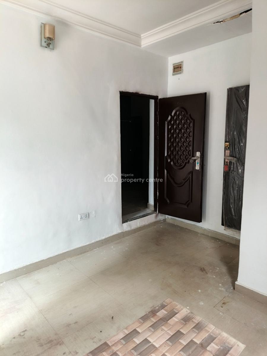 Letting!!!  Mini Flat  in a Call to Access Estate, Osapa, Lekki, Lagos, Mini Flat (room and Parlour) for Rent