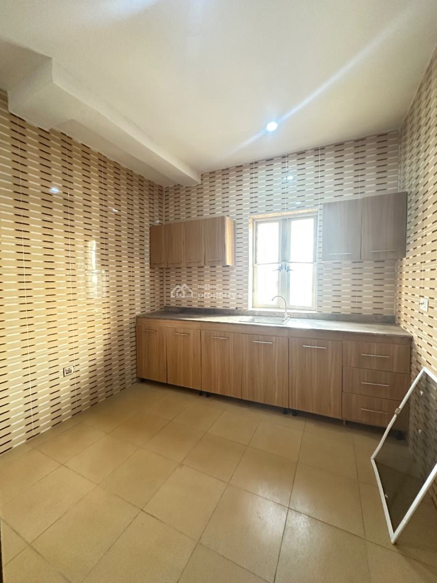 Standard & Spacious 3 Bedroom Flat, Ilasan, Lekki, Lagos, Flat / Apartment for Rent