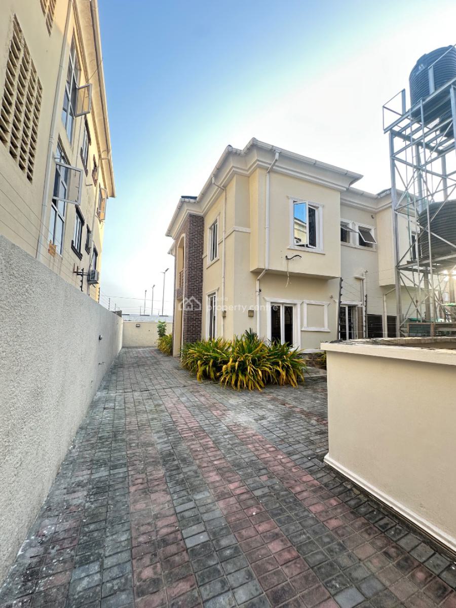 Standard & Spacious 3 Bedroom Flat, Ilasan, Lekki, Lagos, Flat / Apartment for Rent