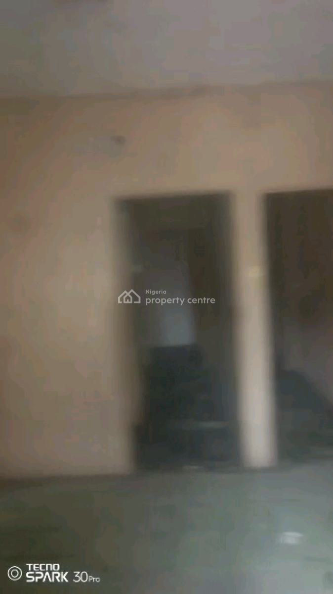 Nigerian Used Mini Flat, Moloney Street, Adekunle, Yaba, Lagos, Mini Flat (room and Parlour) for Rent