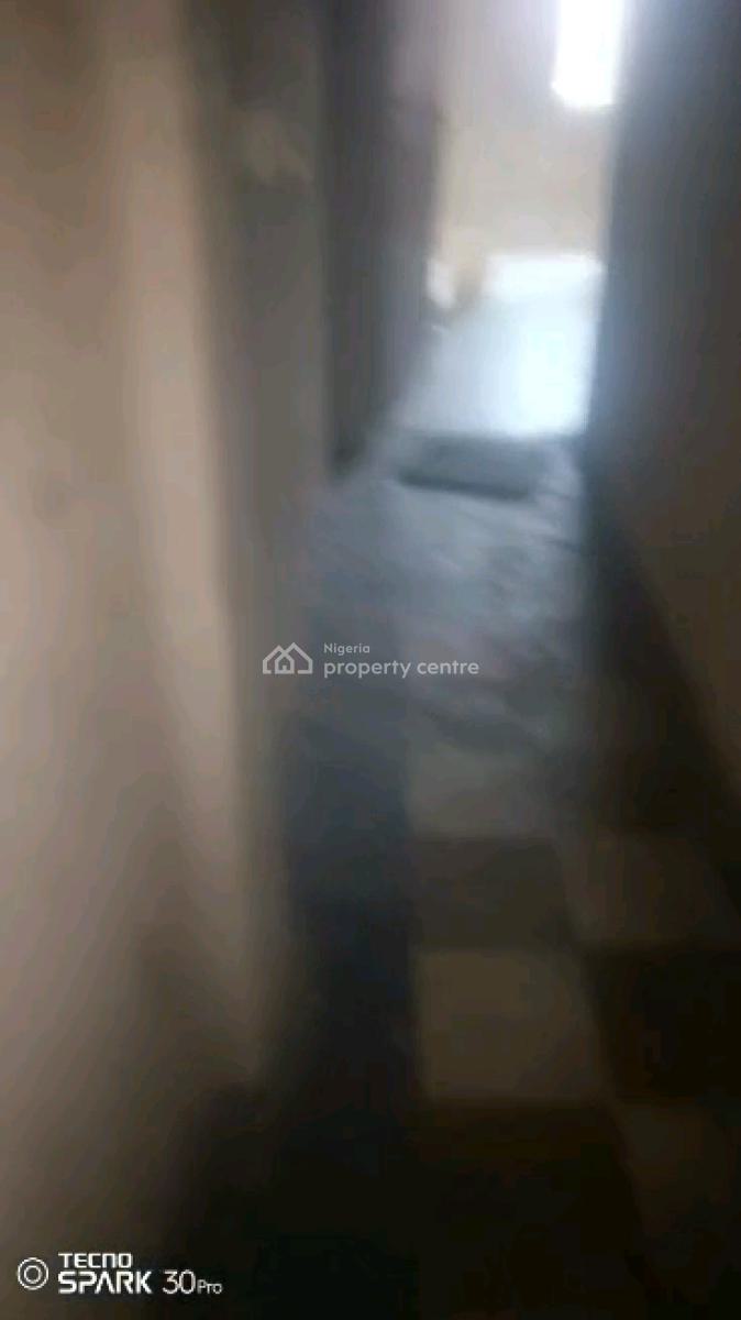 Nigerian Used Mini Flat, Moloney Street, Adekunle, Yaba, Lagos, Mini Flat (room and Parlour) for Rent