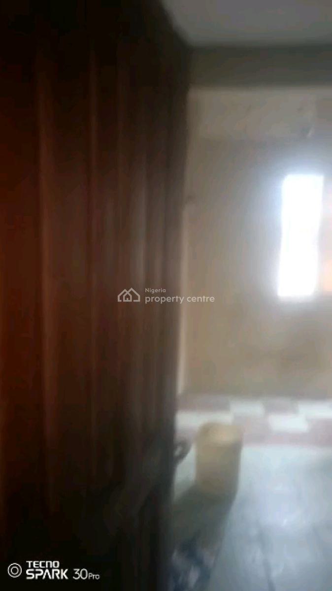 Nigerian Used Mini Flat, Moloney Street, Adekunle, Yaba, Lagos, Mini Flat (room and Parlour) for Rent