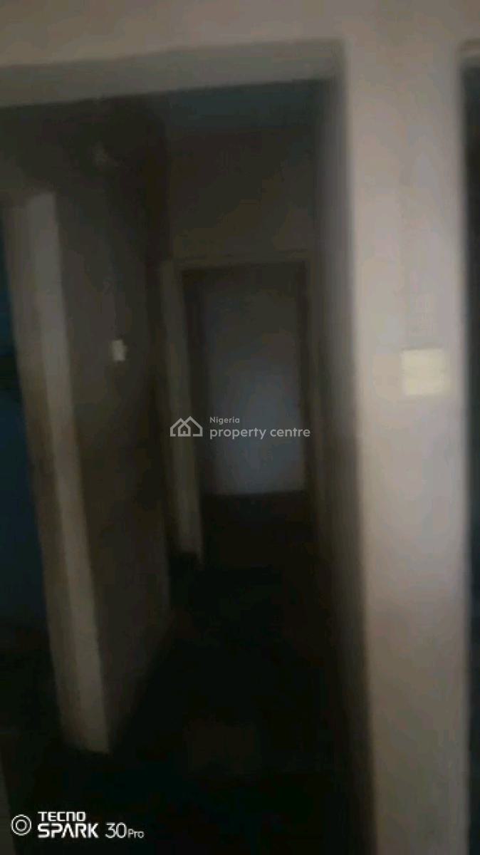 Nigerian Used Mini Flat, Moloney Street, Adekunle, Yaba, Lagos, Mini Flat (room and Parlour) for Rent