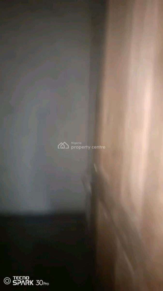 Nigerian Used Mini Flat, Moloney Street, Adekunle, Yaba, Lagos, Mini Flat (room and Parlour) for Rent