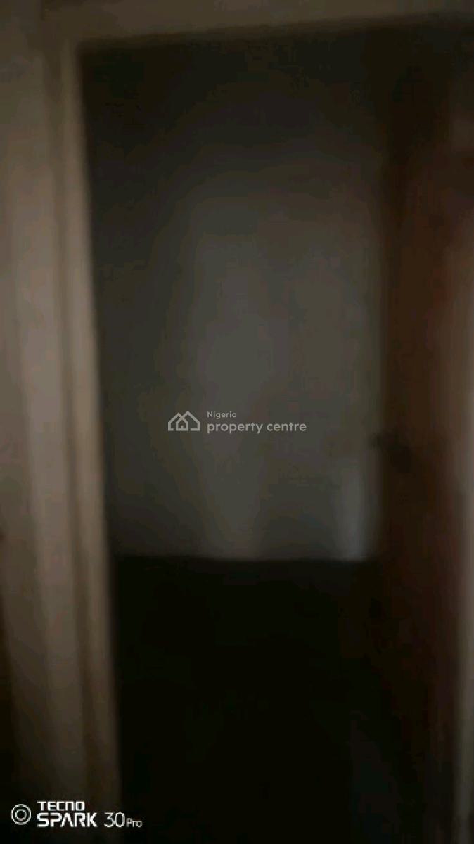 Nigerian Used Mini Flat, Moloney Street, Adekunle, Yaba, Lagos, Mini Flat (room and Parlour) for Rent