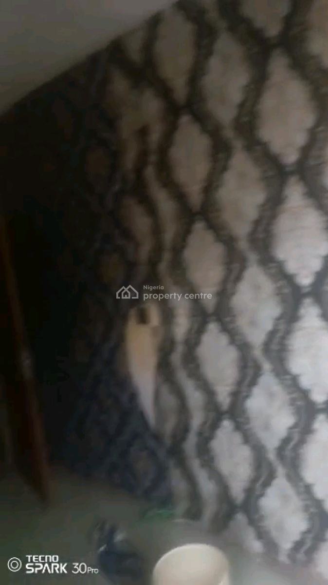 Nigerian Used Mini Flat, Moloney Street, Adekunle, Yaba, Lagos, Mini Flat (room and Parlour) for Rent