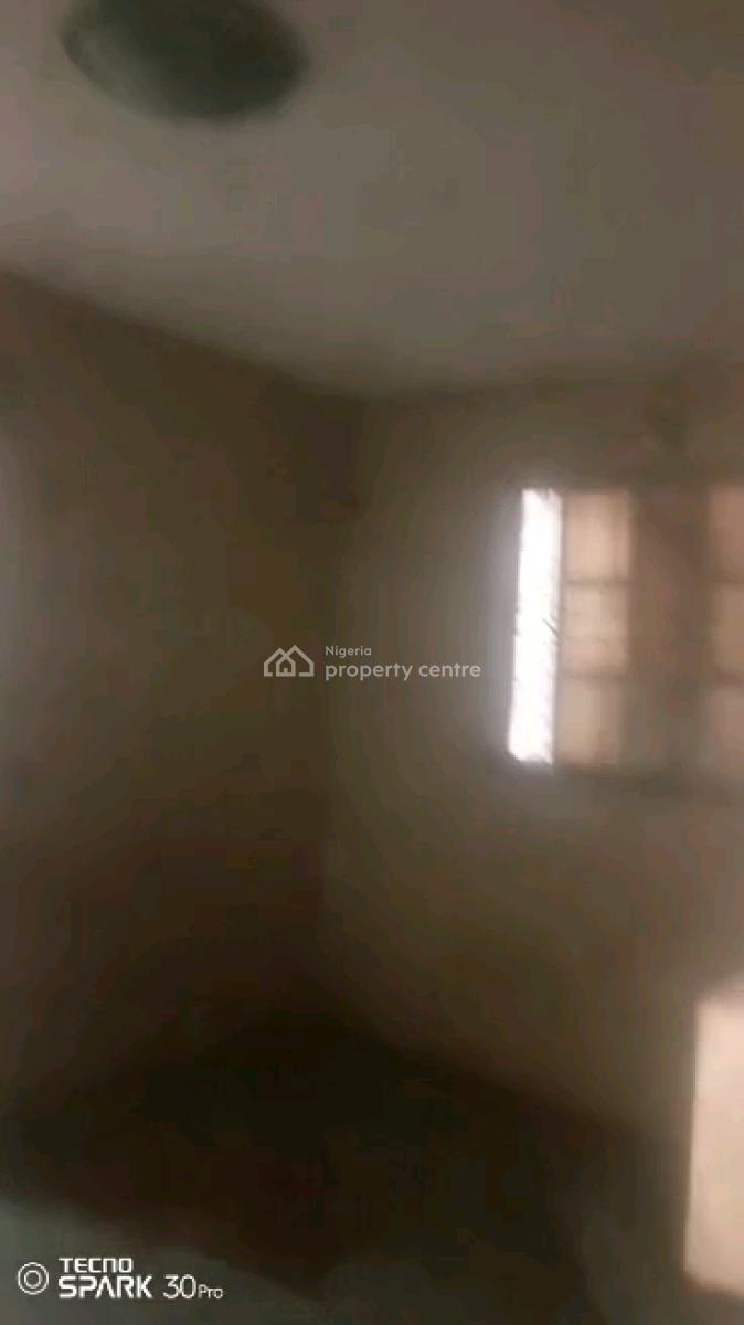 Nigerian Used Mini Flat, Moloney Street, Adekunle, Yaba, Lagos, Mini Flat (room and Parlour) for Rent