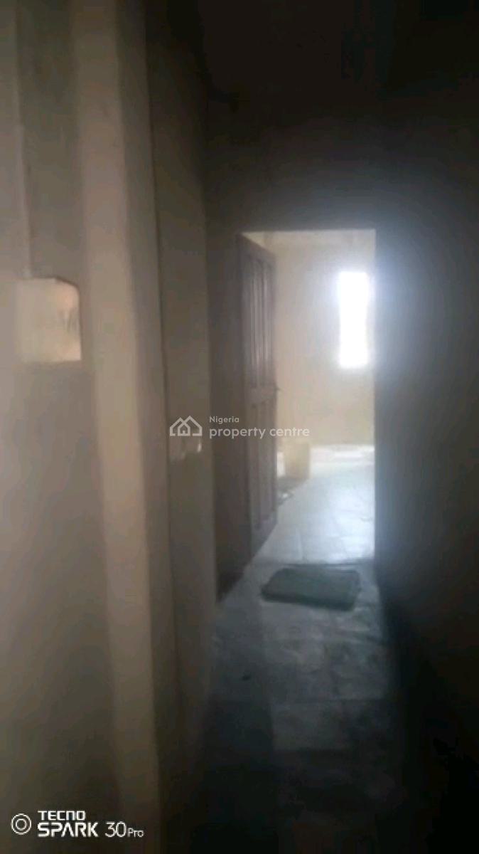 Nigerian Used Mini Flat, Moloney Street, Adekunle, Yaba, Lagos, Mini Flat (room and Parlour) for Rent