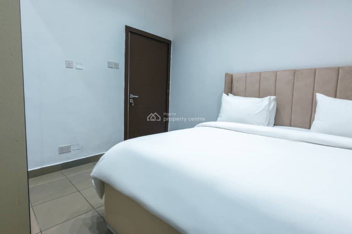 Modern Luxury 1 Bedroom with Modern Comfort Available for December Stay, Lekki Phase 1, Lekki, Lagos, Flat / Apartment Short Let