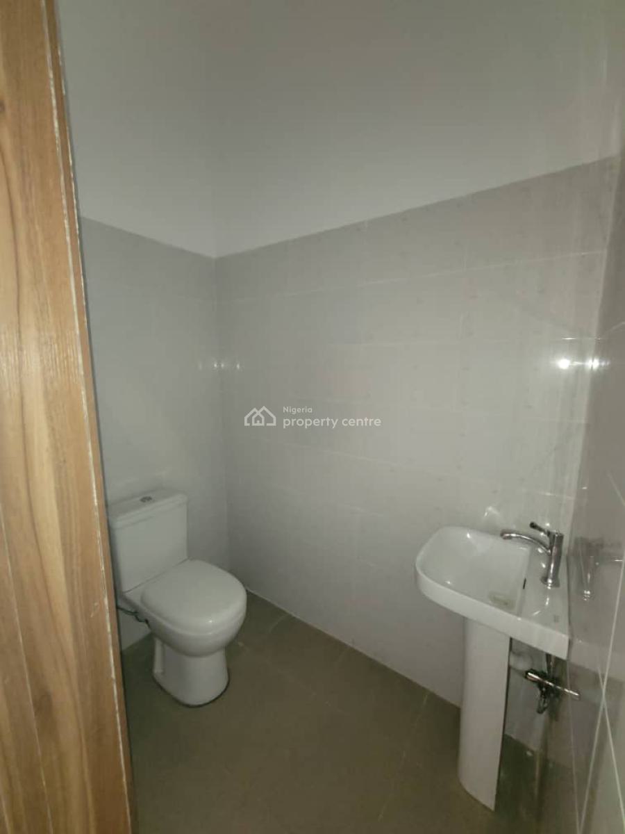 Newly Built 2bedroom Penthouse Plus Elevator, Gym, 24hrs Power, Off Freedom Way, Lekki Phase 1, Lekki, Lagos, Flat / Apartment for Rent