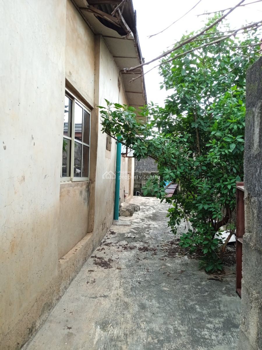 Property with 8 Rooms, 2 Very Wide Sitting Rooms, Ilamose Estate, Oke Afa, Isolo, Lagos, School for Sale