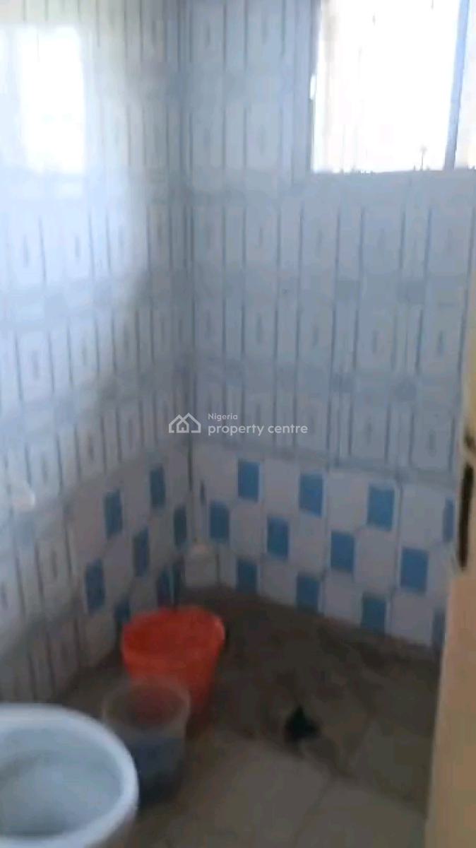 Standard 2 Bedroom Flat, Alagomeji, Yaba, Lagos, Flat / Apartment for Rent