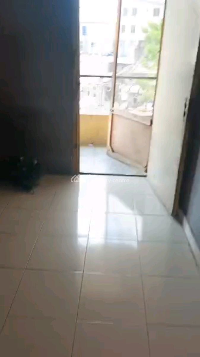 Standard 2 Bedroom Flat, Alagomeji, Yaba, Lagos, Flat / Apartment for Rent