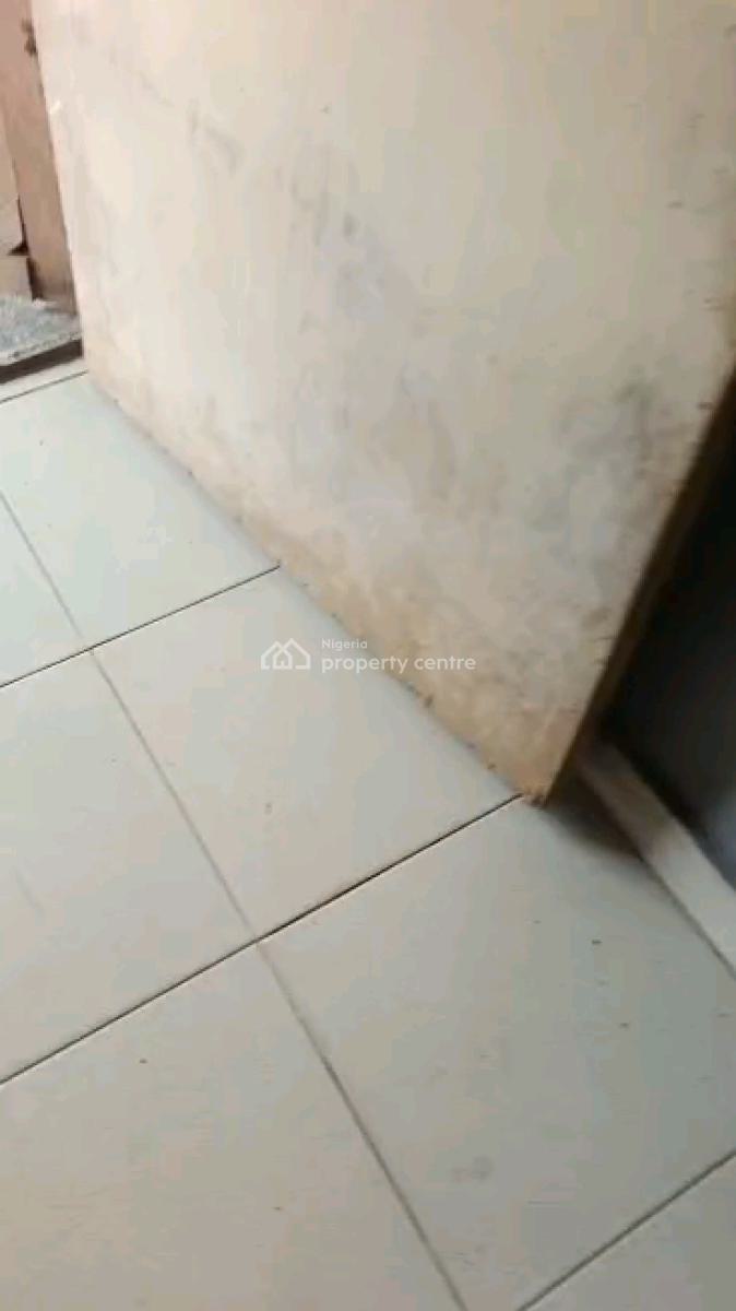 Standard 2 Bedroom Flat, Alagomeji, Yaba, Lagos, Flat / Apartment for Rent