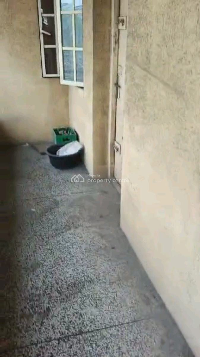 Standard 2 Bedroom Flat, Alagomeji, Yaba, Lagos, Flat / Apartment for Rent