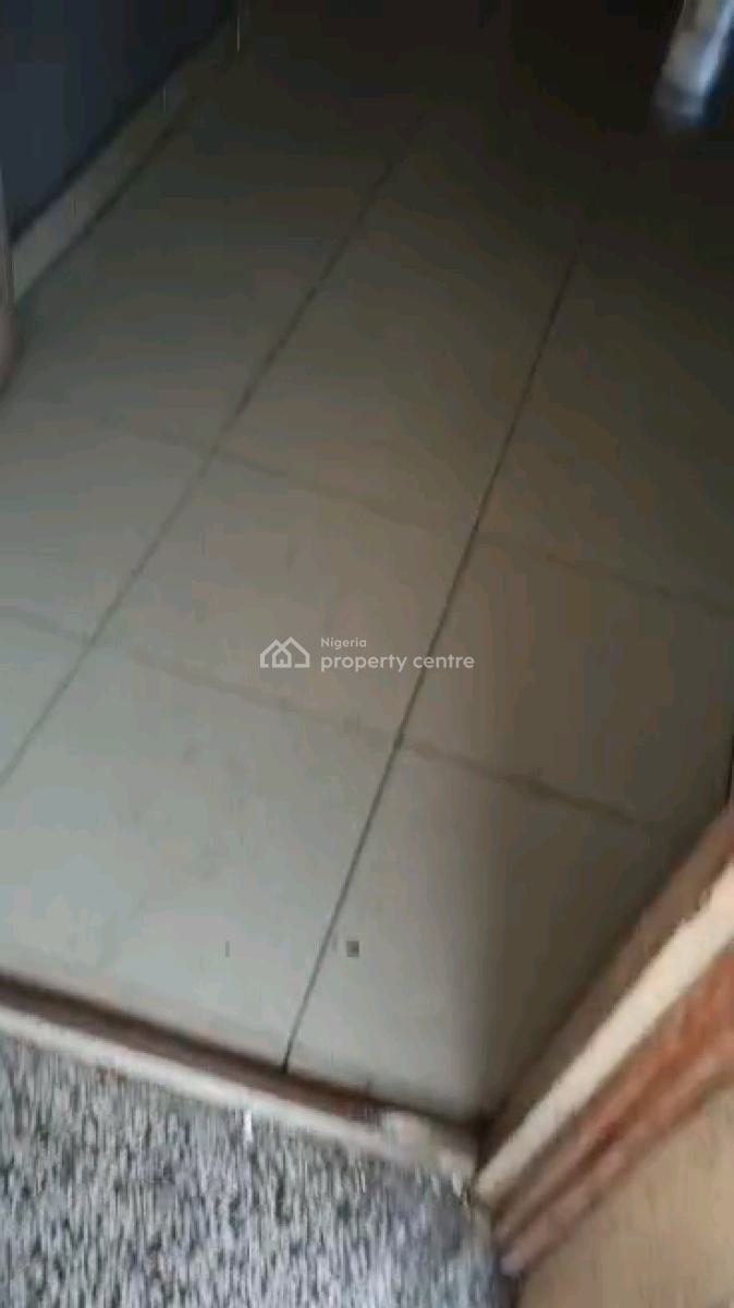 Standard 2 Bedroom Flat, Alagomeji, Yaba, Lagos, Flat / Apartment for Rent