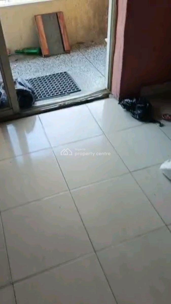 Standard 2 Bedroom Flat, Alagomeji, Yaba, Lagos, Flat / Apartment for Rent