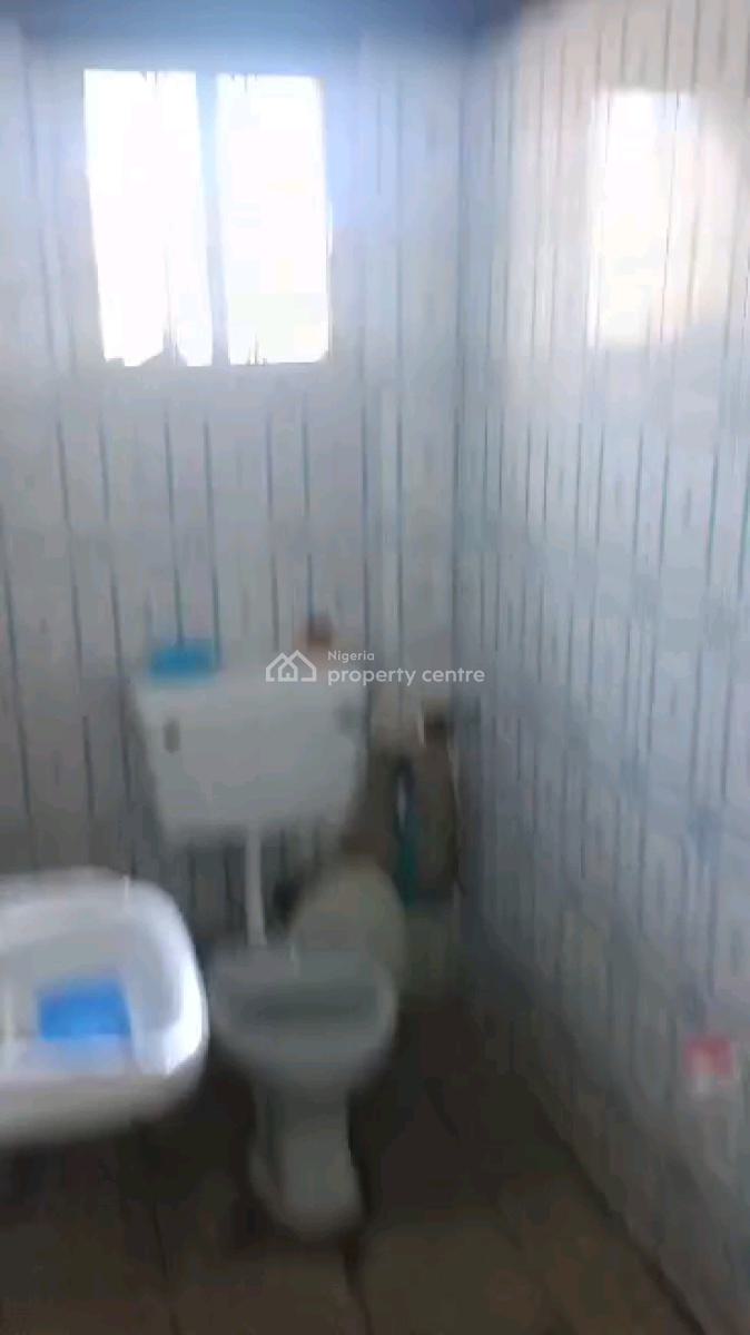 Standard 2 Bedroom Flat, Alagomeji, Yaba, Lagos, Flat / Apartment for Rent