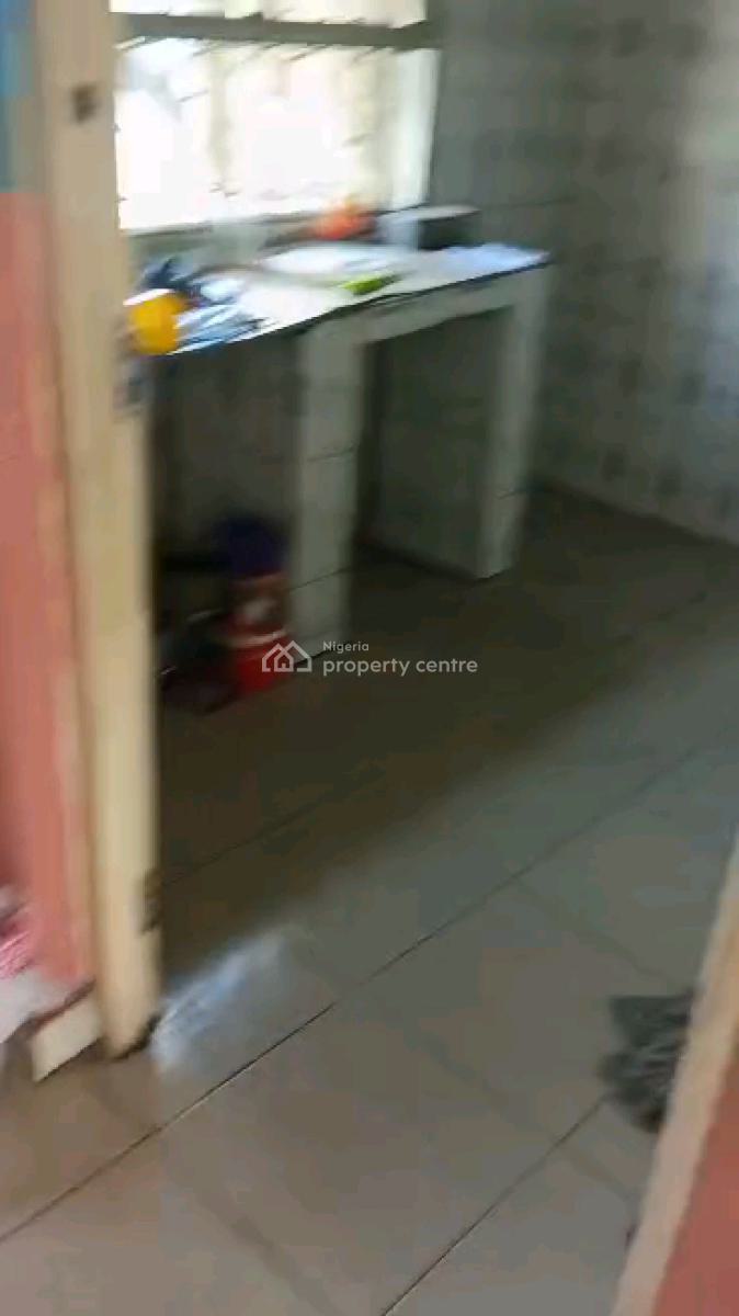 Standard 2 Bedroom Flat, Alagomeji, Yaba, Lagos, Flat / Apartment for Rent