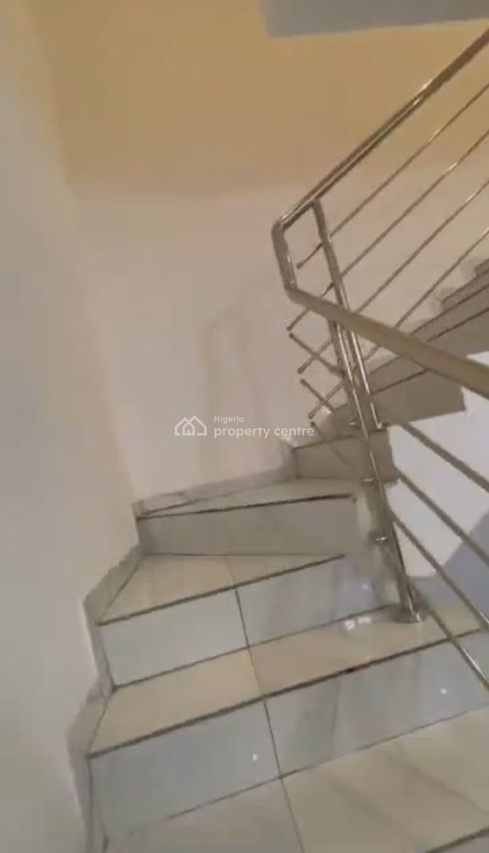 Distress Spacious 4 Bedrooms Terraced Duplex, Parliament Estate Harris Drive Besides Vgc, Lekki, Lagos, Terraced Duplex for Sale