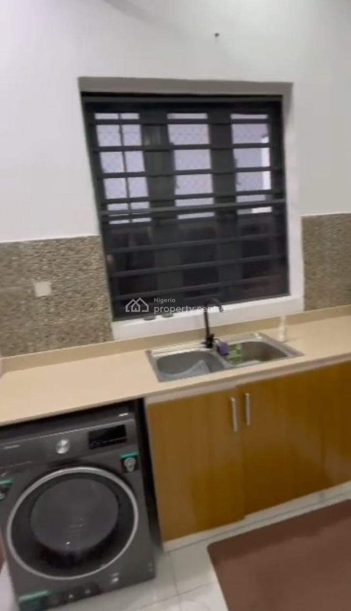 Distress Spacious 4 Bedrooms Terraced Duplex, Parliament Estate Harris Drive Besides Vgc, Lekki, Lagos, Terraced Duplex for Sale