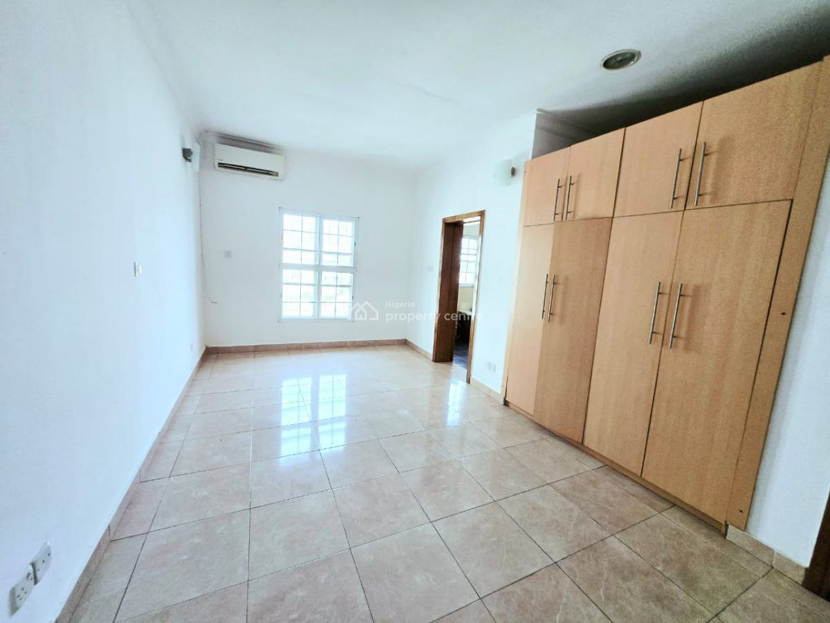 Well Maintained 2-bedroom Penthouse Apartment, Lekki Phase 1, Lekki, Lagos, Flat / Apartment for Rent