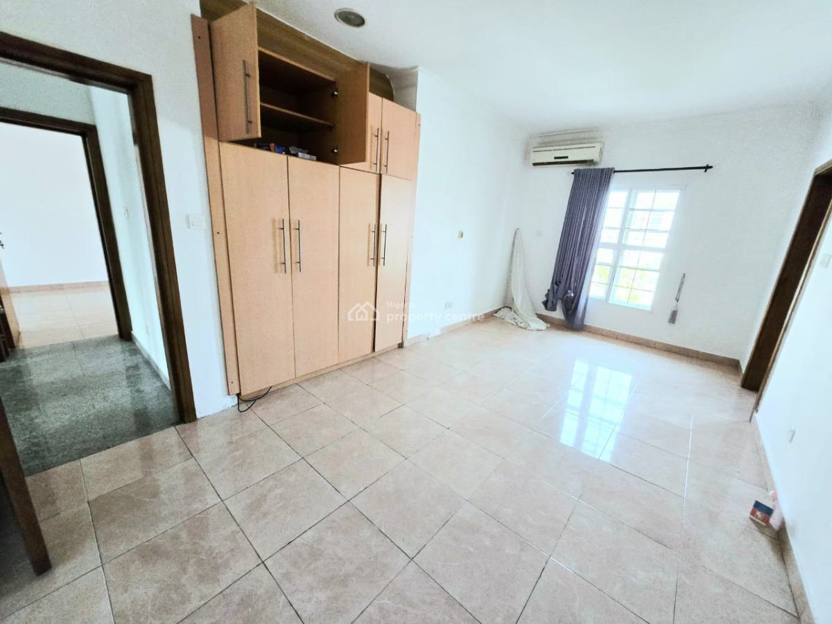 Well Maintained 2-bedroom Penthouse Apartment, Lekki Phase 1, Lekki, Lagos, Flat / Apartment for Rent