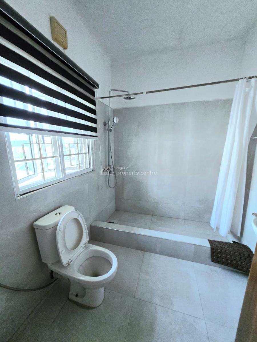 Well Maintained 2-bedroom Penthouse Apartment, Lekki Phase 1, Lekki, Lagos, Flat / Apartment for Rent