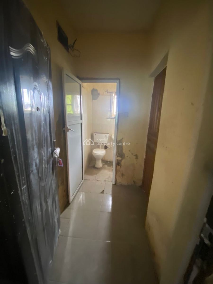 Renovated 2 Bedroom Apartment in a Secured Location (upstairs), United Estate, Sangotedo, Ajah, Lagos, Flat / Apartment for Rent