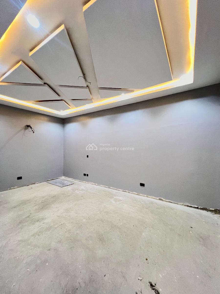 Spacious 5 Bedroom Penthouse with Staff Quarters, Elevator and Cinema, Lekki Phase 1, Lekki, Lagos, Flat / Apartment for Sale