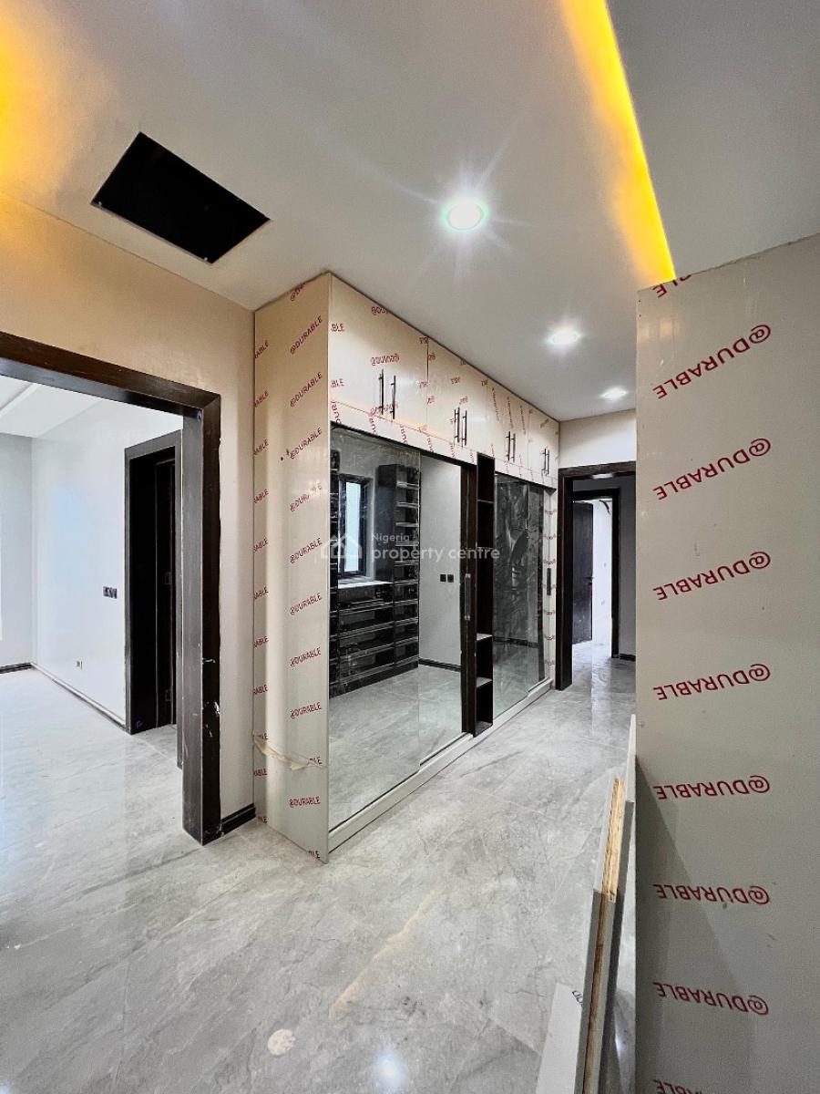 Spacious 5 Bedroom Penthouse with Staff Quarters, Elevator and Cinema, Lekki Phase 1, Lekki, Lagos, Flat / Apartment for Sale