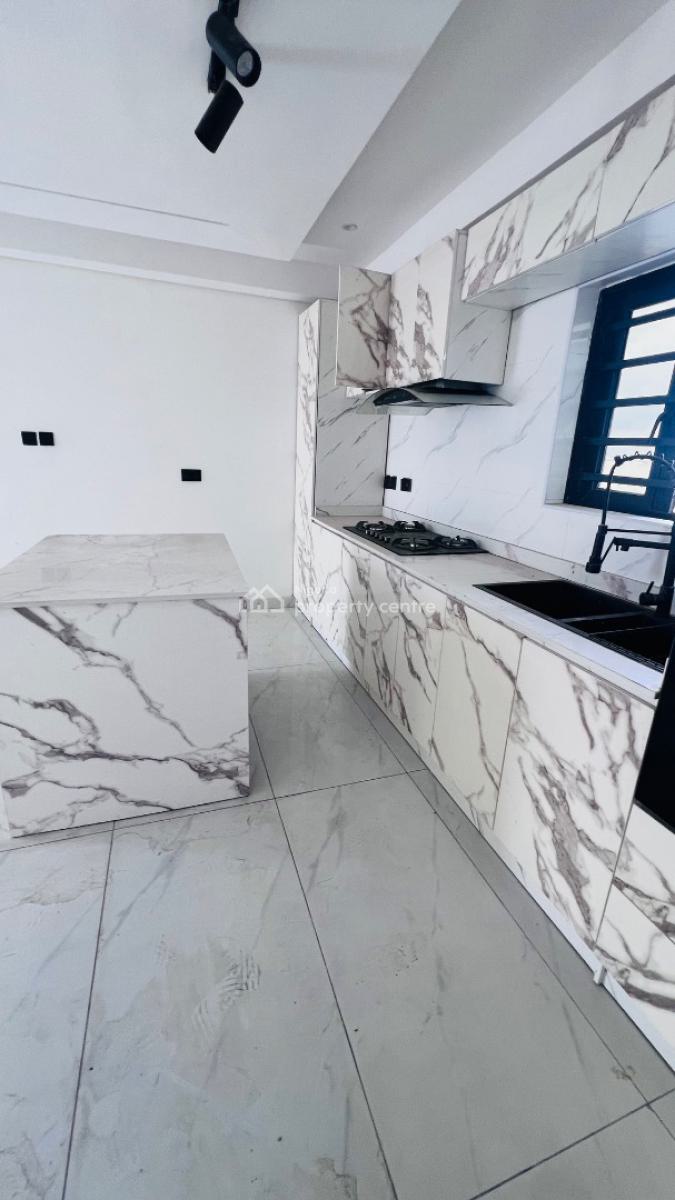 2 Bedroom Penthouse, Ologolo, Lekki Phase 2, Lekki, Lagos, Flat / Apartment for Sale