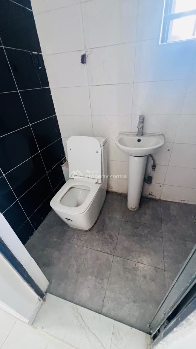 2 Bedroom Penthouse, Ologolo, Lekki Phase 2, Lekki, Lagos, Flat / Apartment for Sale