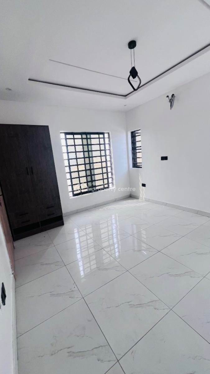 2 Bedroom Penthouse, Ologolo, Lekki Phase 2, Lekki, Lagos, Flat / Apartment for Sale