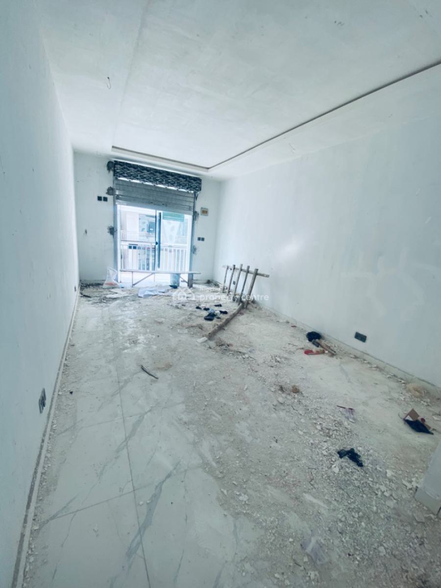 Office Space /mall 28 Sqm Meter, Mobile Road Ilaje Ajah, Ilaje, Ajah, Lagos, Plaza / Complex / Mall for Rent