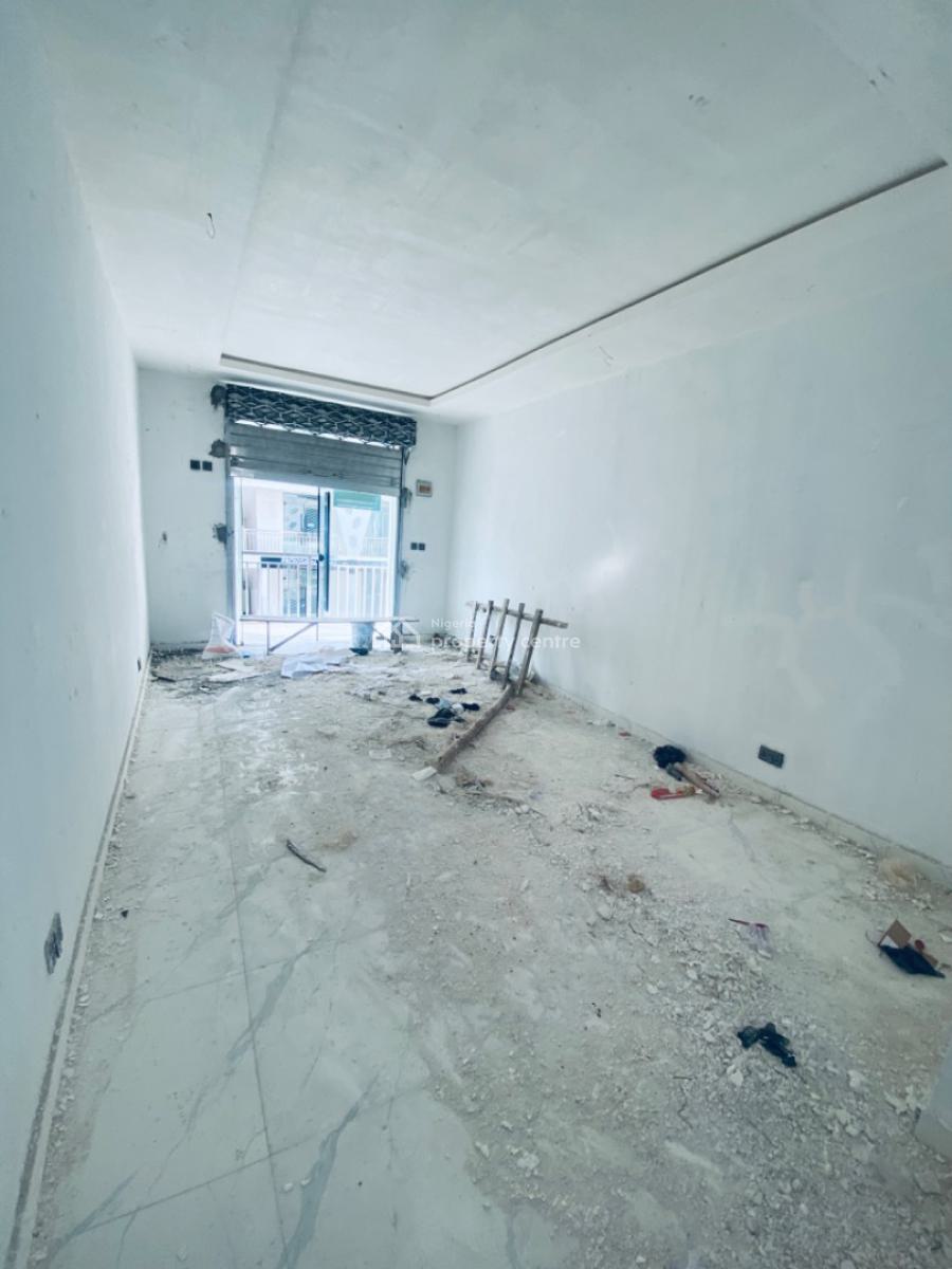 Office Space /mall 28 Sqm Meter, Mobile Road Ilaje Ajah, Ilaje, Ajah, Lagos, Plaza / Complex / Mall for Rent