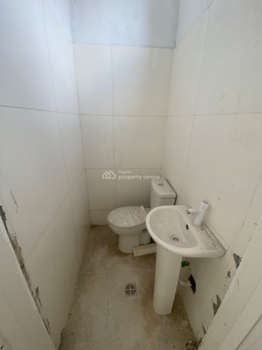 Office Space /mall 28 Sqm Meter, Mobile Road Ilaje Ajah, Ilaje, Ajah, Lagos, Plaza / Complex / Mall for Rent