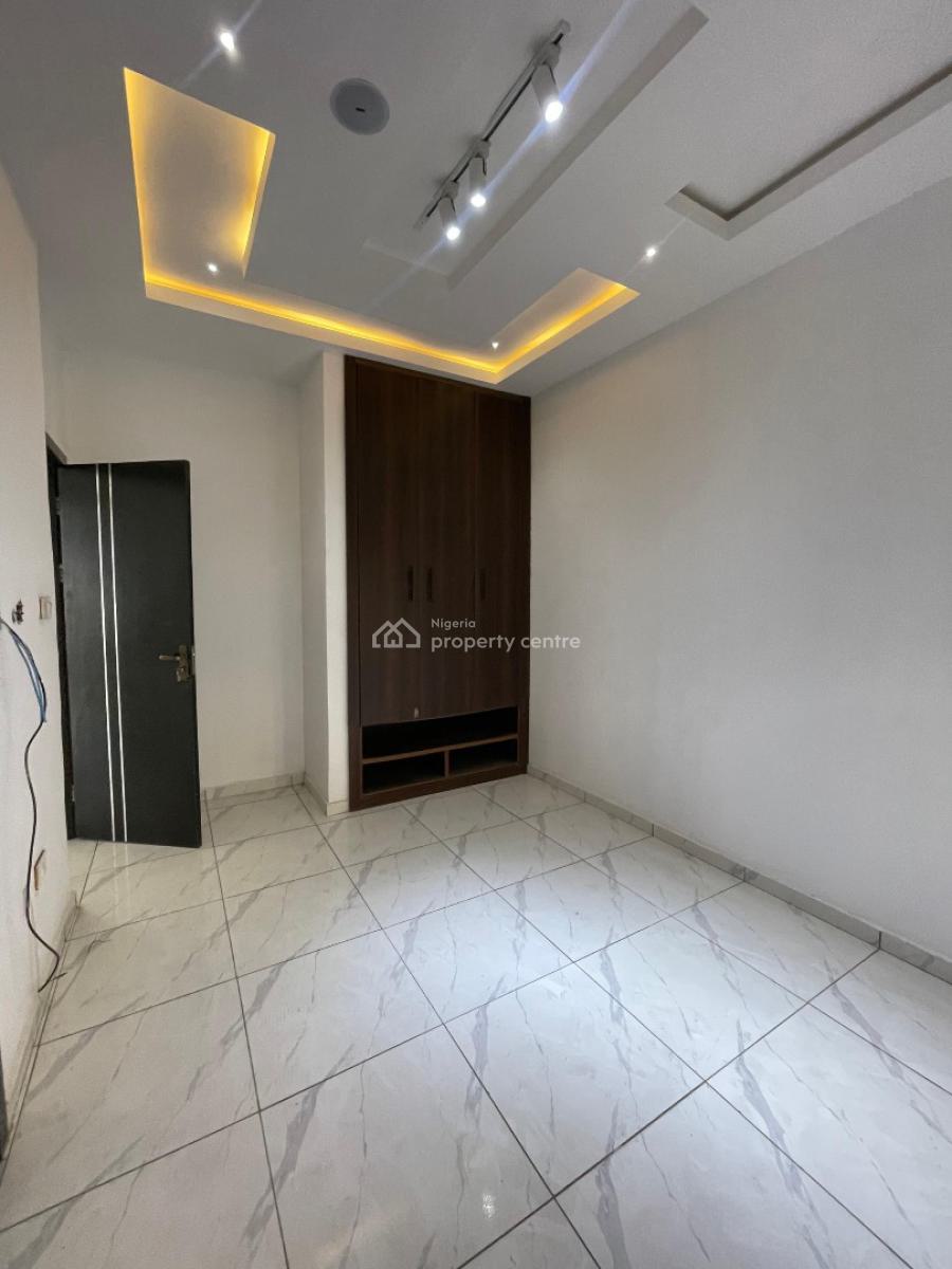 Spacious   2bedroom Apartment  Available  8m, Ologolo, Lekki, Lagos, Flat / Apartment for Rent