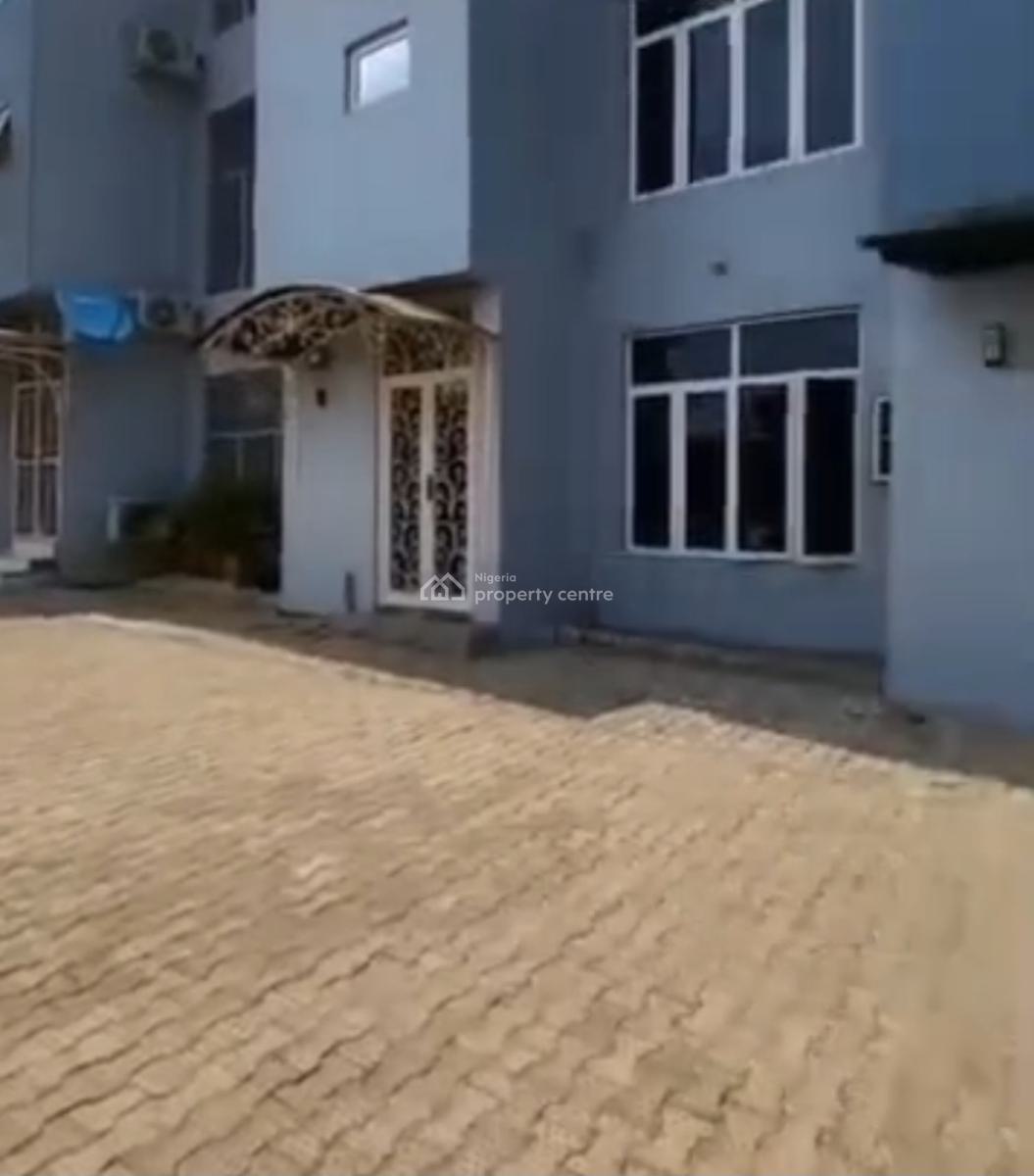 4 Bedrooms Teerace and a Room Boys Quarters  in Guzape, Guzape District, Abuja, Detached Duplex for Sale