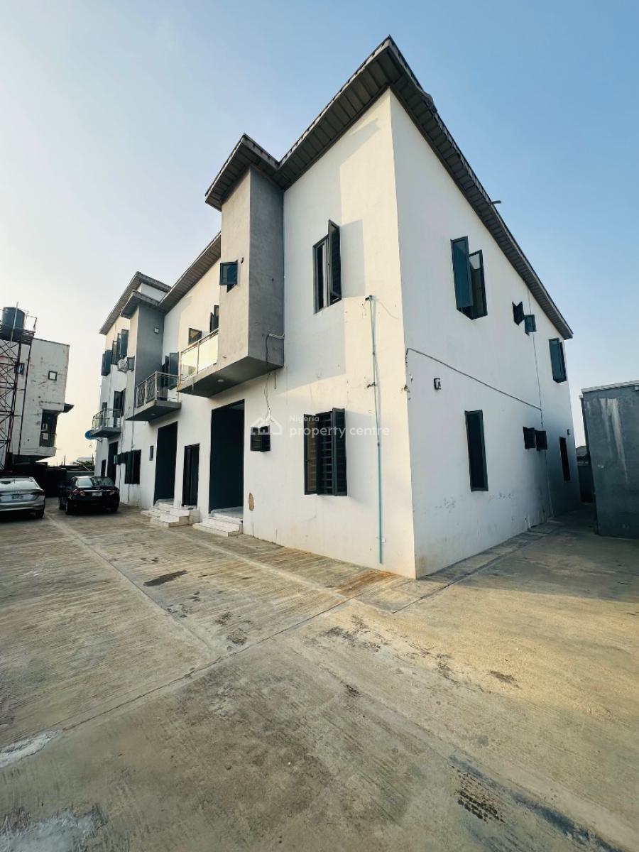 Spacious 2 Bedroom Apartment, Ologolo, Ologolo, Lekki, Lagos, Flat / Apartment for Rent